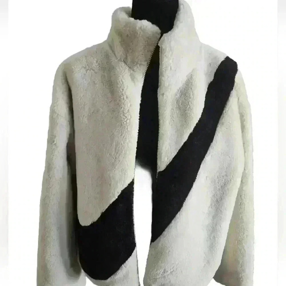 Nike Essentials Women's Off White Faux Fur Plush Large Logo Full Zip Jacket S - Picture 3 of 15